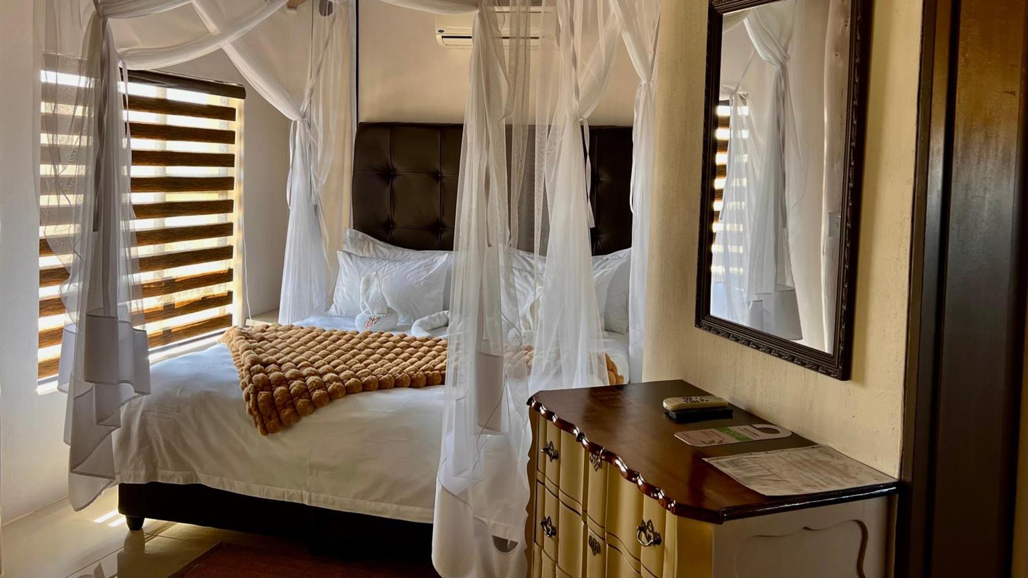 Lapa Lange Game Lodge Mariental Exterior foto