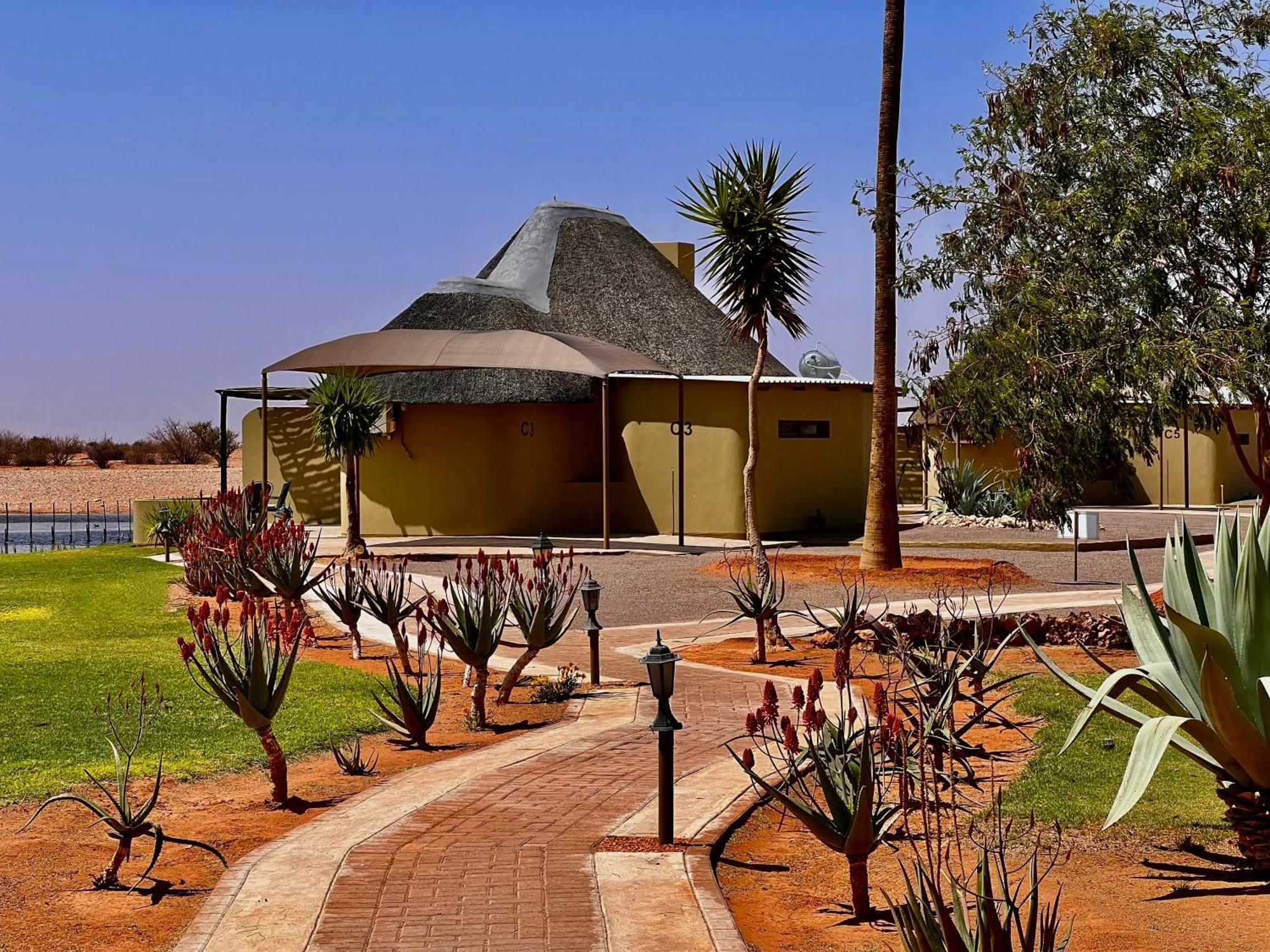 Lapa Lange Game Lodge Mariental Exterior foto